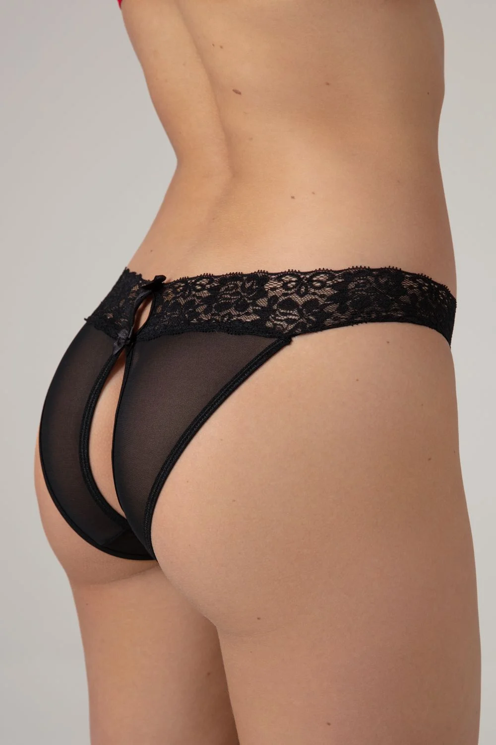 Christine - Open Kruis String - Zwart
